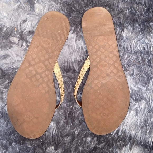 UGGS  Tan leather Slippers - Picture 5 of 9